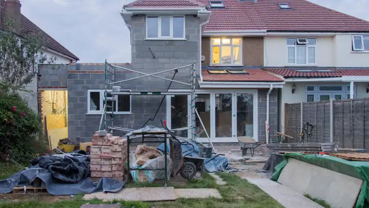 Chantier d’extension de maison en maçonnerie en Île-de-France