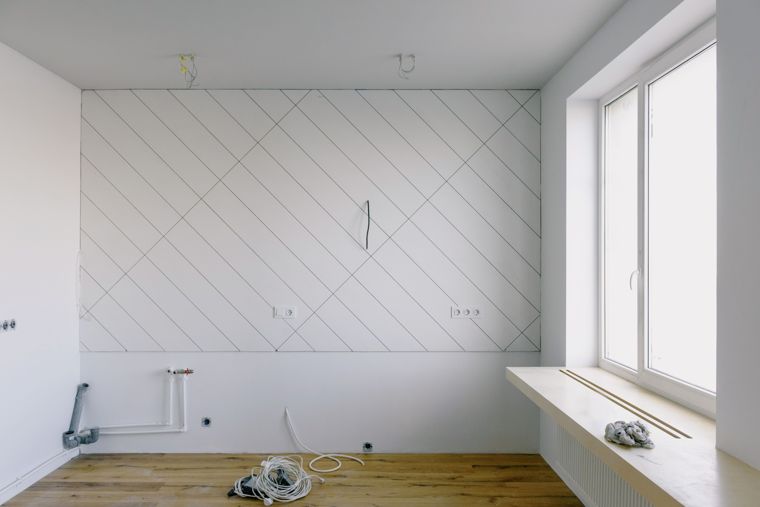 Appartement parisien en cours de rénovation intérieure, murs et sols en travaux